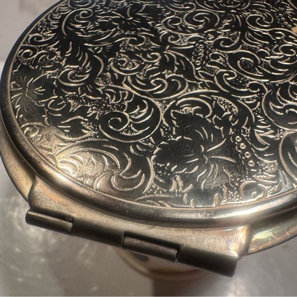 Vintage Silver Compact Mirror - Picture 2 of 9